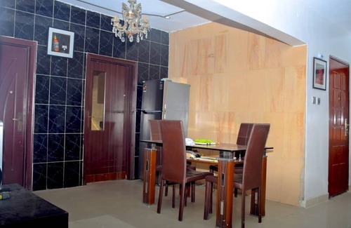 Surulere Appartement | Inviting 2-Bed Apartment in Lagos -canal views