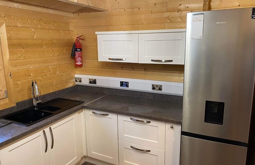 Ashton Under Hill Cabine | Inviting 2-Bedroom Cabin in Ashton Under Hill