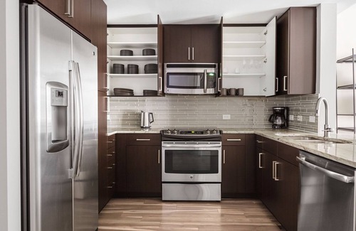 Woodmont Triangle Appartement | Inviting Bethesda 1BR w/ Rooftop Pool, nr Dining & Metro, by Blueground