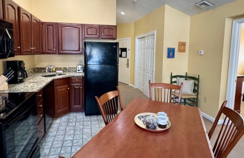 Francestown Maison | Inviting Condo w Hot Tub & Fireplace
