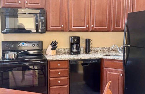 Francestown Maison | Inviting Condo w Hot Tub & Fireplace