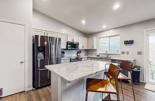 Estrella Vista Maison | Inviting home with patio, enclosed yard, fireplace, office, streaming, W/D, AC