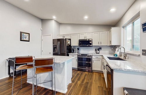 Estrella Vista Maison | Inviting home with patio, enclosed yard, fireplace, office, streaming, W/D, AC