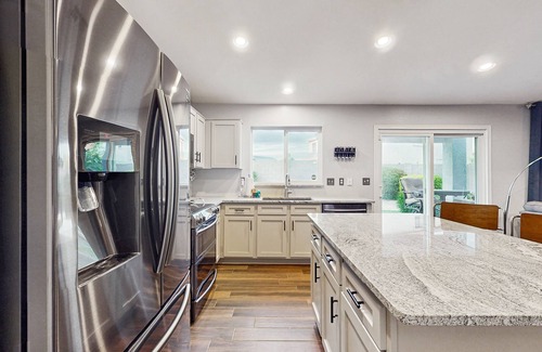 Estrella Vista Maison | Inviting home with patio, enclosed yard, fireplace, office, streaming, W/D, AC