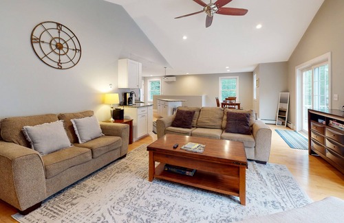Windham Maison | Inviting lakefront home with firepit, dock, fast WiFi, & washer/dryer