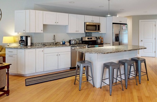 Windham Maison | Inviting lakefront home with firepit, dock, fast WiFi, & washer/dryer