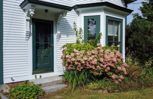 Harrisville Maison | Inviter Country Victorian sur le lac dans l'historique Harrisville