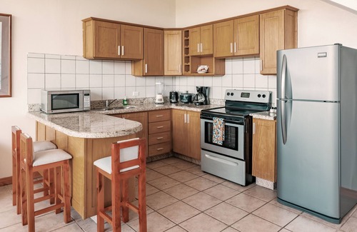 Playa Hermosa Appartement | Invitant condo familial w / piscines partagées et près de la plage!