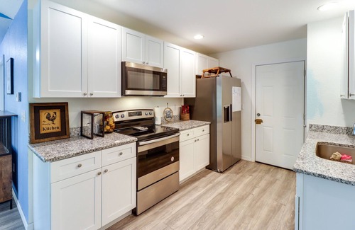 Ocklawaha Maison | Inviting Ocklawaha Home w/ Porch: Ideal Location!