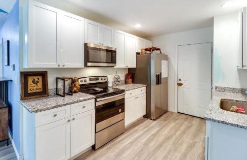 Ocklawaha Maison | Inviting Ocklawaha Home with Porch Ideal Location!