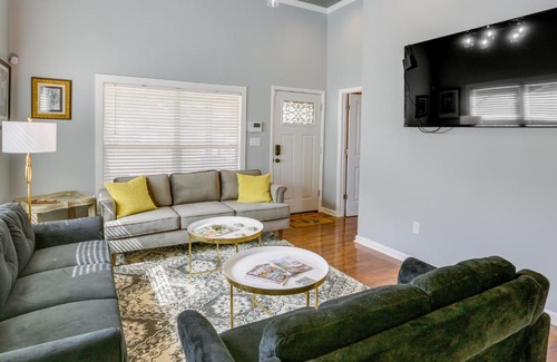 Quincy Maison | Inviting Quincy Cottage Walk to Historic Downtown