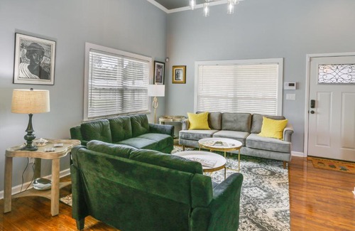 Quincy Maison | Inviting Quincy Cottage Walk to Historic Downtown