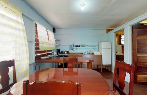 Placencia Cabine | Cabane accueillante et rénovée. À pied des magasins, des restaurants et de la plage!