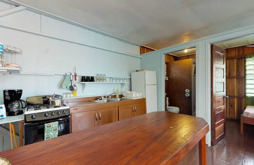 Placencia Cabine | Cabane accueillante et rénovée. À pied des magasins, des restaurants et de la plage!