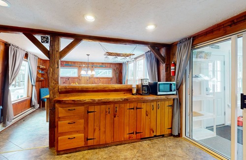 Montgomery Center Maison | NOUVELLE LISTE! Accueil pour les chiens, au bord de la rivière avec cuisine complète, cheminée et foyer