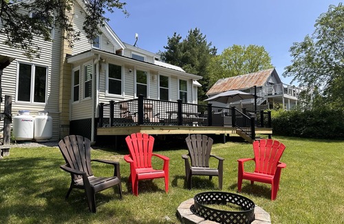 Montgomery Center Maison | NOUVELLE LISTE! Accueil pour les chiens, au bord de la rivière avec cuisine complète, cheminée et foyer