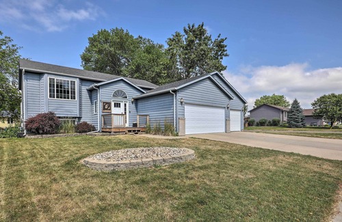 Buffalo Ridge Maison | NEW! Inviting Sioux Falls Home ~ 5 Mi to Downtown!