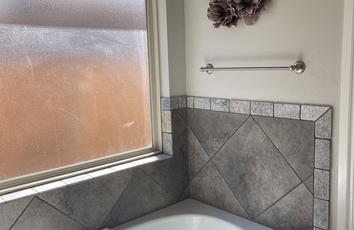 Edmond Maison | Inviting, well equipped, sleeps 8 + comfortably w/ access to Edmond/OKC in mins.