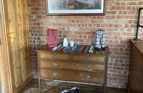 Charlotte Maison | Inviting Western Retreat in the Heart of the Ozarks!