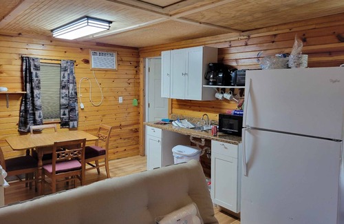 Denton Cabine | Iona Cabin: Your Cozy Retreat for Hunting, Off-Roading, and Relaxation