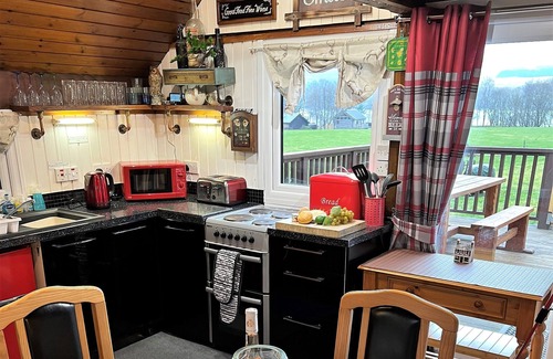 Dallavich Chalet De Ski | Iona Lodge, loch views, peaceful location, pet friendly