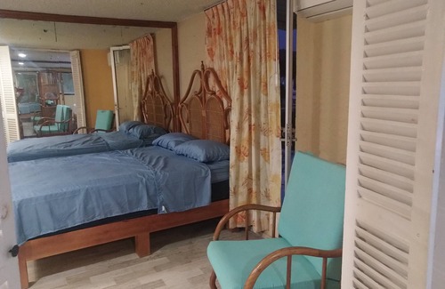 Club Deportivo Lit Et Petit-Déjeuner | IOW4© COMPARTIR VIAJES EN ZONAS DE LUJO EN COLIVING SOLO PARA VIAJEROS ATREVIDOS