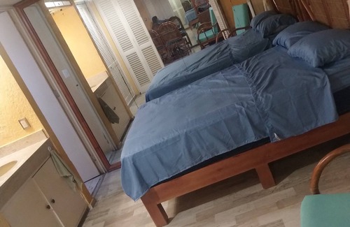 Club Deportivo Lit Et Petit-Déjeuner | IOW4© COMPARTIR VIAJES EN ZONAS DE LUJO EN COLIVING SOLO PARA VIAJEROS ATREVIDOS