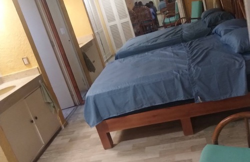 Club Deportivo Lit Et Petit-Déjeuner | IOW4© COMPARTIR VIAJES EN ZONAS DE LUJO EN COLIVING SOLO PARA VIAJEROS ATREVIDOS