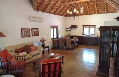 Phalaborwa Cabine | Iphupho Ba-Phalaborwa Estate Bush Lodge