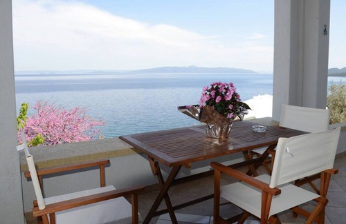 Pella Region Appartement | Ira Charming apt with stunning view!
