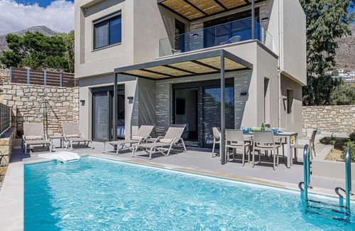 Agios Vasileios Villa | Porti Iraklis 1, New Villa With 3 Ensuite Bedrooms Near the South Coast Beaches
