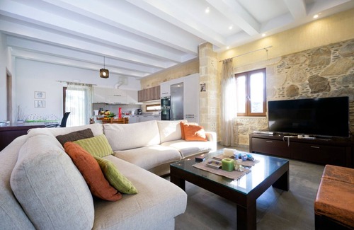 Korfalonas Villa | Iridanos Villa avec 3 chambres et piscine privée, à 400 mètres de la plage