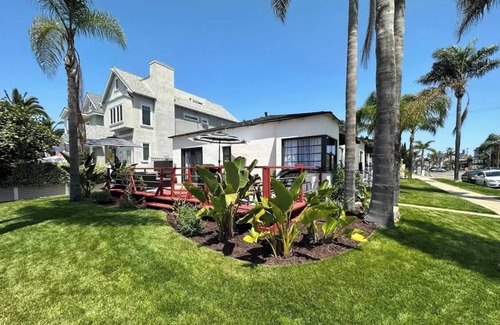 Coronado Maison | Iris Suite - Walk to Shops, Dining & Ferry Landing