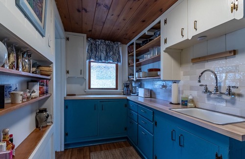 Skykomish Maison | Iron Goat Getaway in cozy mountain town near hikes & Stevens Pass
