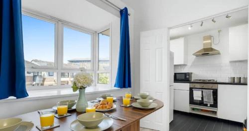 Island Gardens Maison | Iron House - Sleeps 11 - For Contractors & Families - Private Parking - Near Canary Wharf, ExCel, O2 & City AirPort