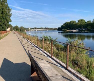 Bellerive-sur-Allier Maison | IRON MAN offer a villa located right on the river