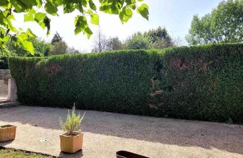 Bellerive-sur-Allier Maison | IRON MAN offer a villa located right on the river