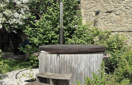 Frome Maison | Iron Mill House - Riverside Hot Tub - Frome