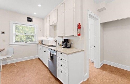 Irvington Appartement | Irvington 1-Bd Apt in Charming Duplex