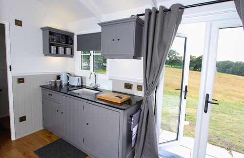 Marsham Cabine | Isabel , nestled in a peaceful farm in Marsham, North Norfolk
