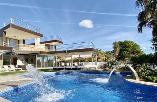 L Almadrava Villa | Isabella. spacious modern villa with sea views fr