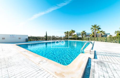 Alhama de Murcia Appartement | Isla de la Sierra lake mountain views by OYOOSTAYS