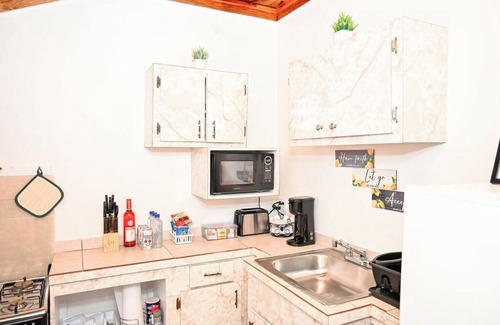 Rock Sound Appartement | Charming 1-bedroom Apartment with AC, WiFi in Fantastic Rock Sound