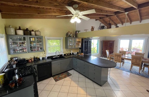 Estate Hull Maison | Island Country Retreat with Expansive Ocean Views ~ Private Pool