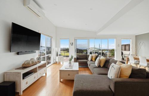 Surf Beach Maison | Island Daze Surf Beach Phillip Island