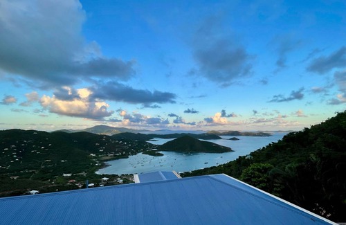 Estate Carolina Maison | Island Horizons ~ Million Dollar View, 4 Bdrm w/ Pool & Solar