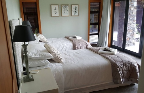 Whakamarama Maison | Island Life in the Bay - Te Puna Point Retreat