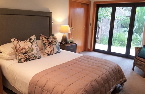 Whakamarama Maison | Island Life in the Bay - Te Puna Point Retreat