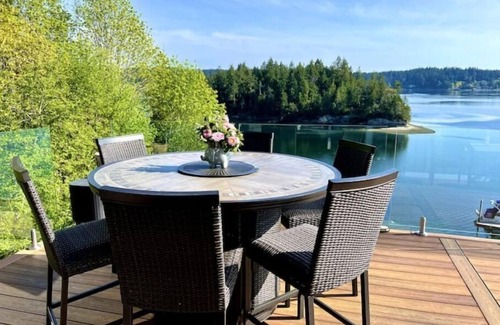 Fox Island Maison | Island Oasis-Waterfront w/Dock, Kayaks & SUP Board