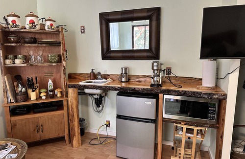 Pender Island Lit Et Petit-Déjeuner | Island paradise with private hot tub - pet friendly & breakfast included!